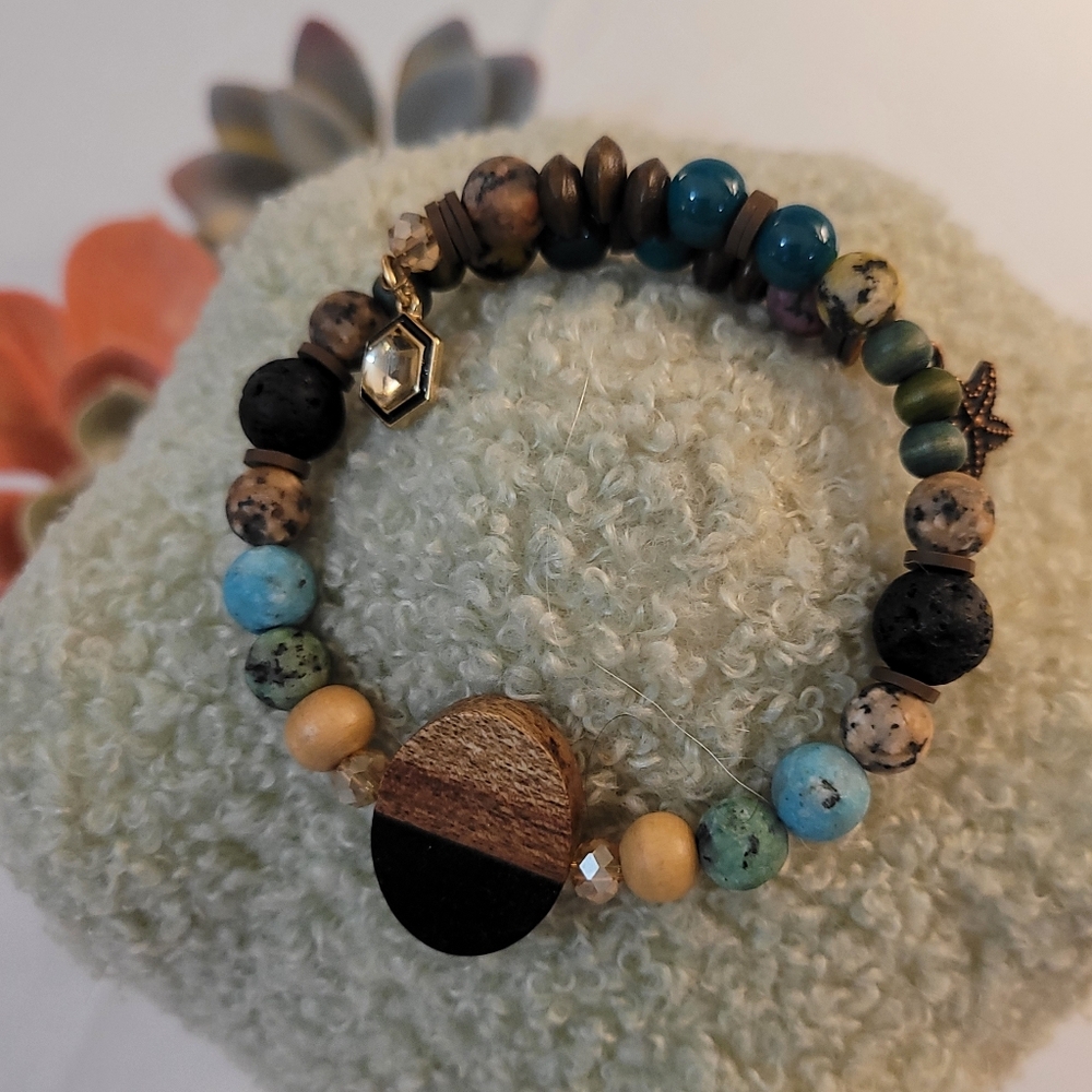 Handmade Bohemian Beaded Bracelet with Natural Tones